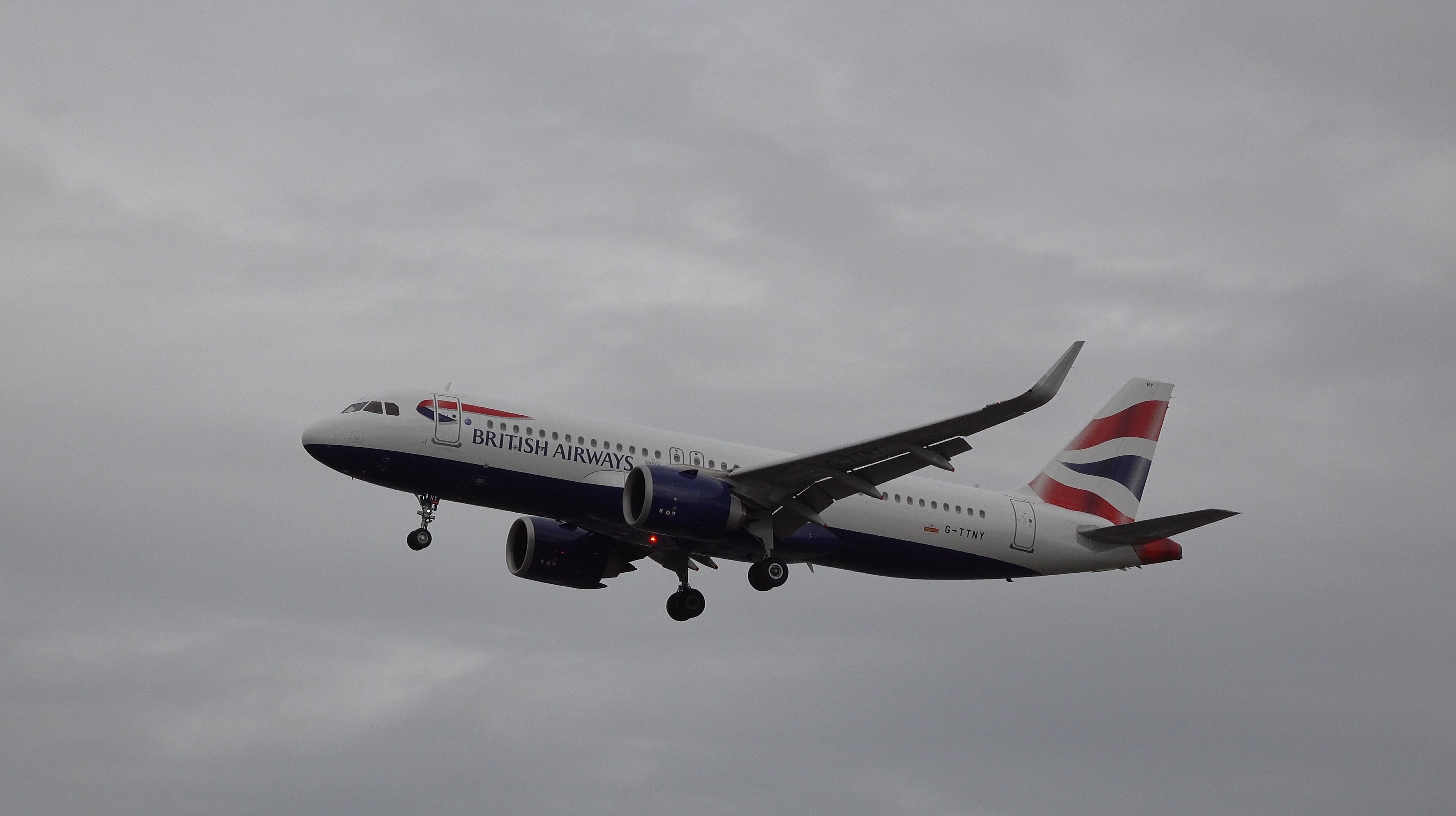 British Airways Airbus A320Neo Glides into Heathrow